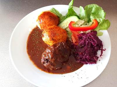 Essen zum Abholen im Restaurant am Kärrnerweg Leipzig - Speise-1: Rinderbraten mit Thüringer Klößen + € 6,50