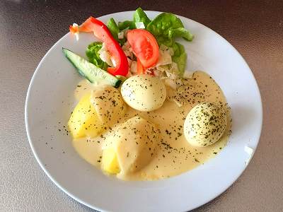 Essen zum Mitnehmen im Restaurant am Kärrnerweg Leipzig - Speise-2: Saure Eier mit Salzkartoffelnn + € 4,90
